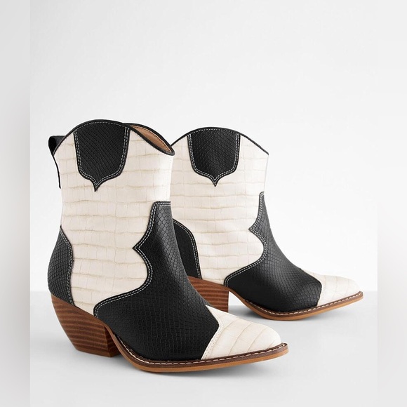 NWOB Flawed ARider Eden Western Inspired Crocodile Embossed Cow Print Boot 7 - Picture 3 of 16